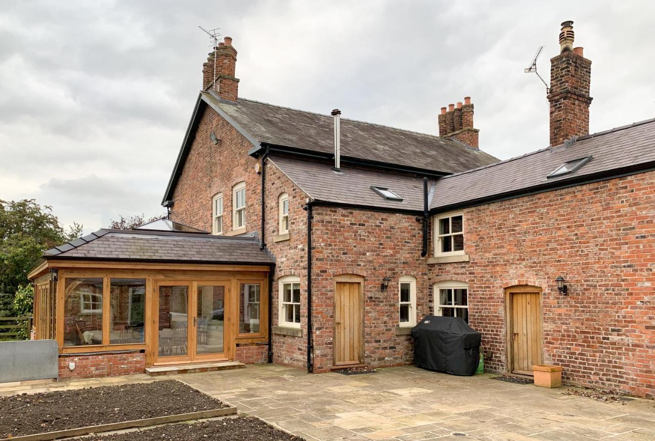 Hollies Farm B&B Wrexham Exterior foto