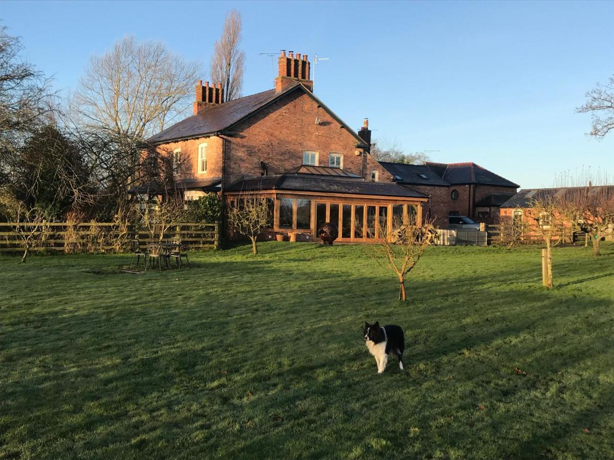 Hollies Farm B&B Wrexham Exterior foto